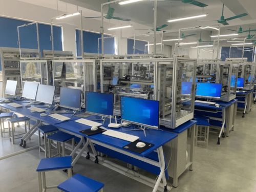 AOC一體機助力賀州學院 攜手打造人工智能未來工廠與智能家居設備新生態